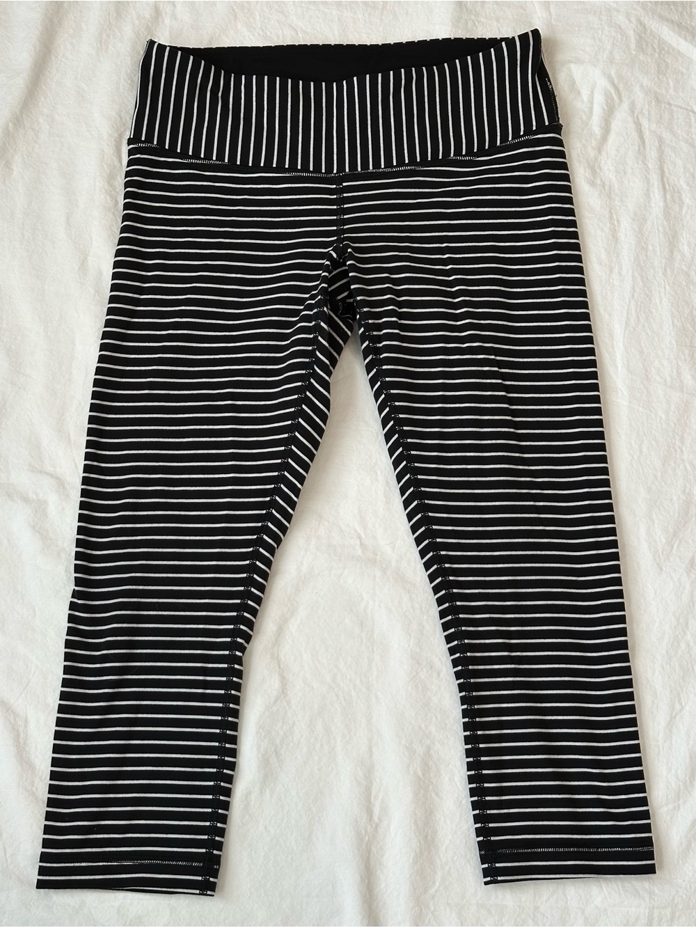 Lululemon Wunder Under Crop Parallel Stripe Black White - Size 8